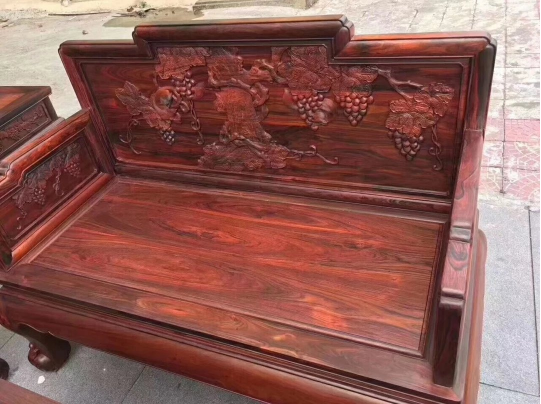 大紅酸枝家具價格貴不貴，二手家具值錢嗎？